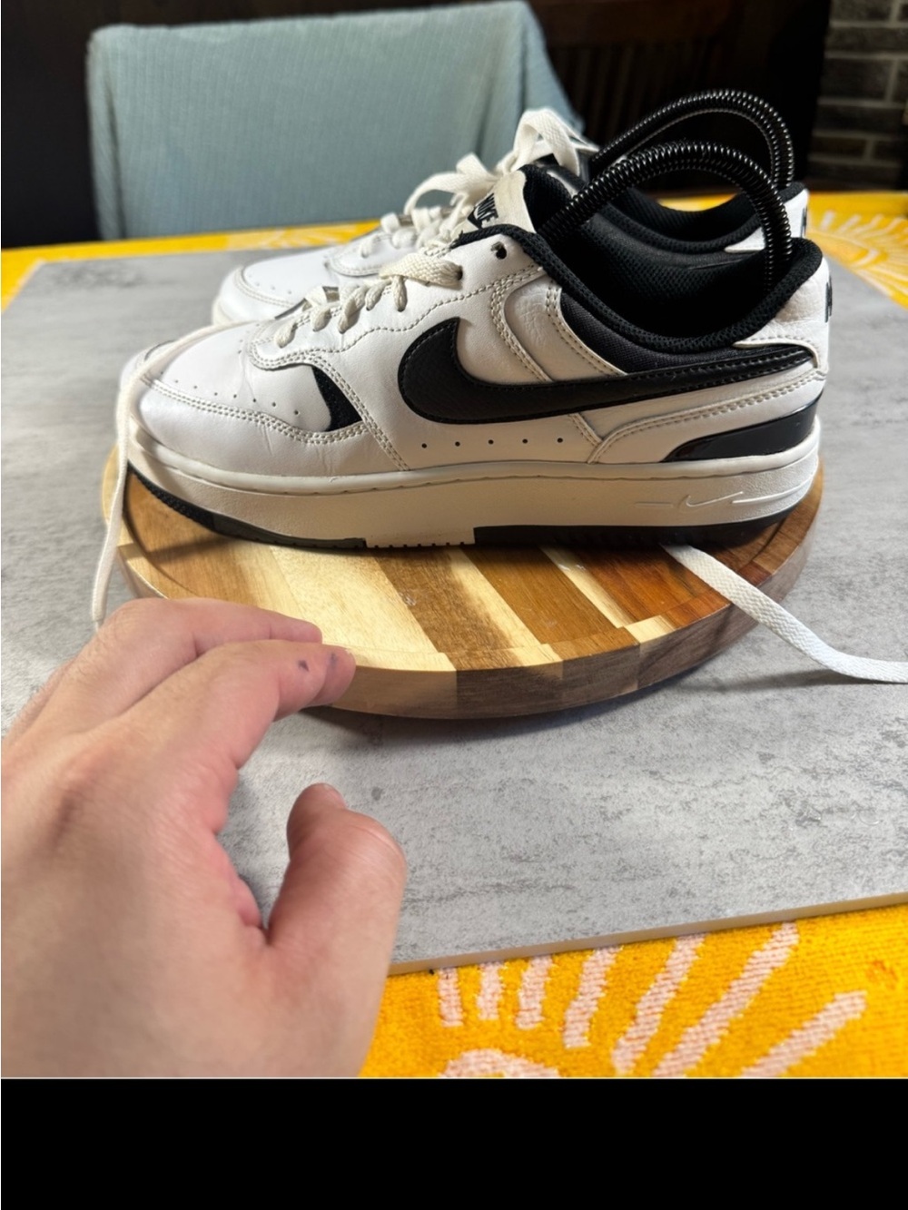Size 8.5 - Nike Gamma Force White Black shoes